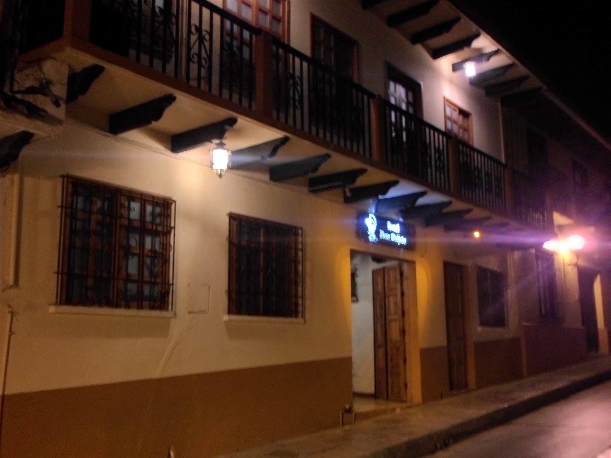 Hotel Don Quijote ซานกริสโตบัล เด ลาสกาซาส ภายนอก รูปภาพ