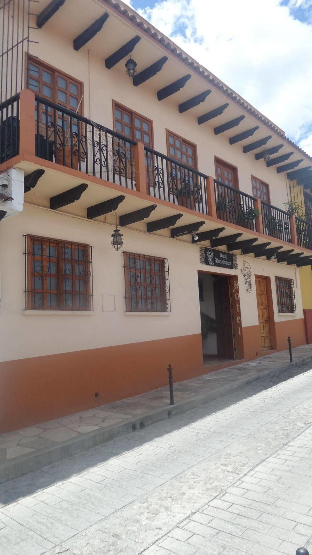 Hotel Don Quijote ซานกริสโตบัล เด ลาสกาซาส ภายนอก รูปภาพ